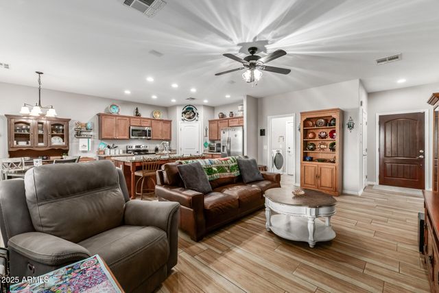 614 N TOMAHAWK Road, Apache Junction, AZ 85119