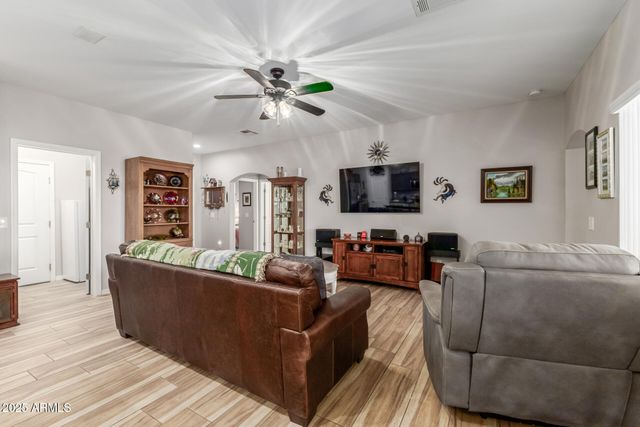 614 N TOMAHAWK Road, Apache Junction, AZ 85119