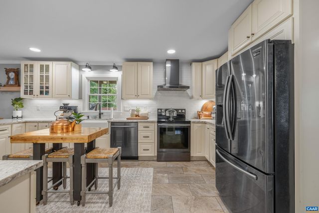 134 W PARK DR, Charlottesville, VA 22901
