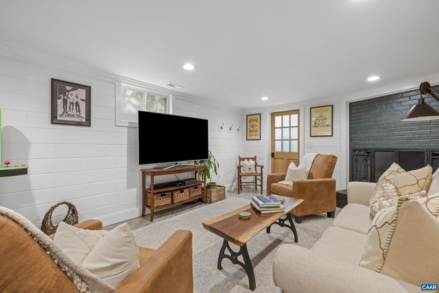 134 W PARK DR, Charlottesville, VA 22901