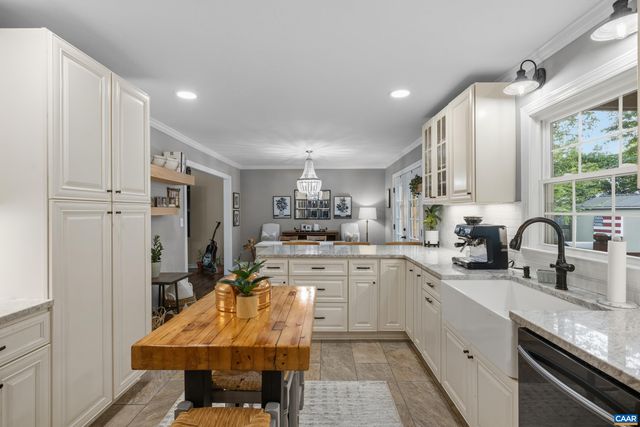 134 W PARK DR, Charlottesville, VA 22901