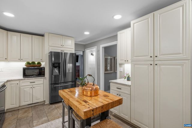 134 W PARK DR, Charlottesville, VA 22901