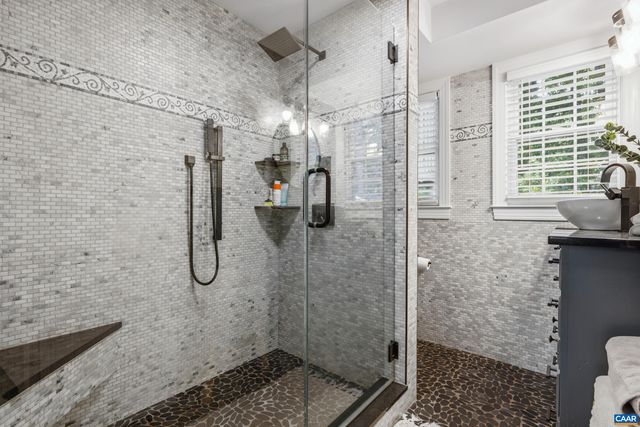 134 W PARK DR, Charlottesville, VA 22901