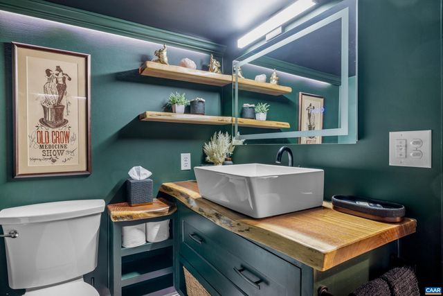 134 W PARK DR, Charlottesville, VA 22901