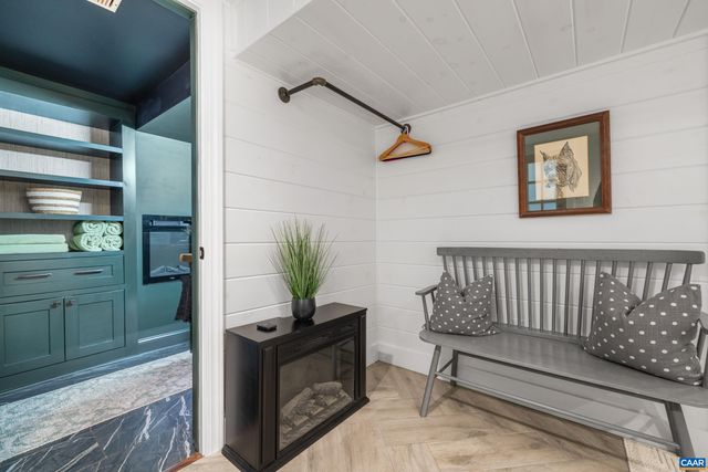134 W PARK DR, Charlottesville, VA 22901