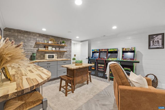 134 W PARK DR, Charlottesville, VA 22901