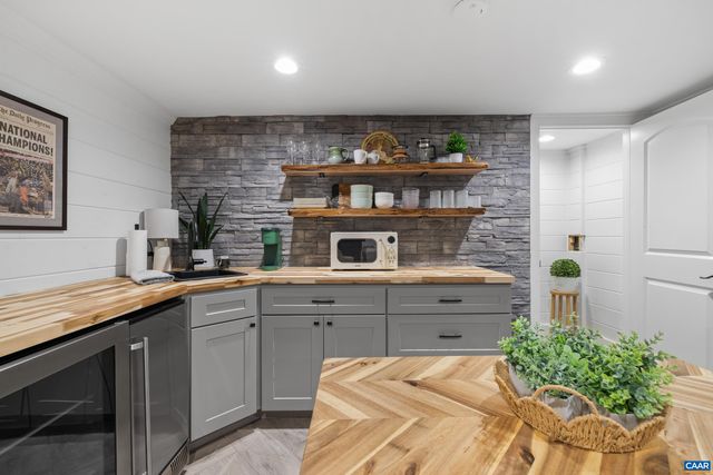 134 W PARK DR, Charlottesville, VA 22901