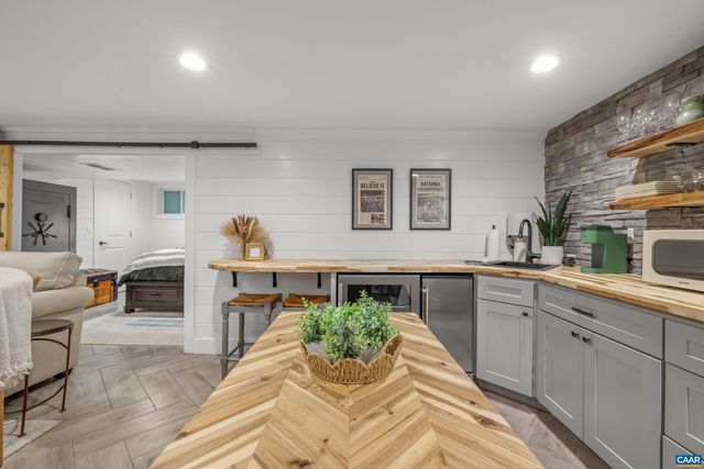 134 W PARK DR, Charlottesville, VA 22901