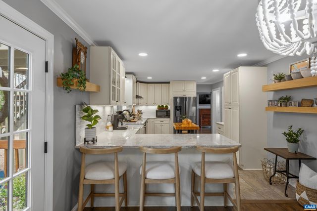 134 W PARK DR, Charlottesville, VA 22901