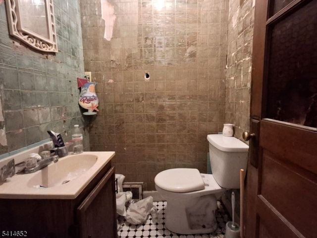 172 Maple Rd, Franklin Boro, NJ 07416