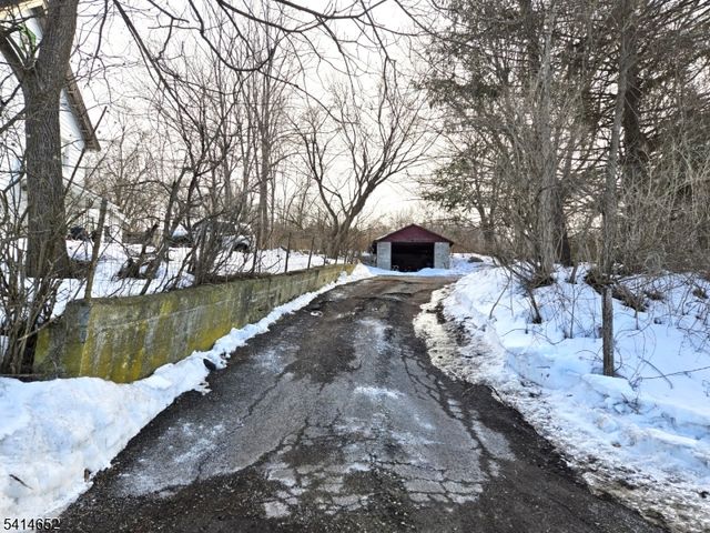 172 Maple Rd, Franklin Boro, NJ 07416