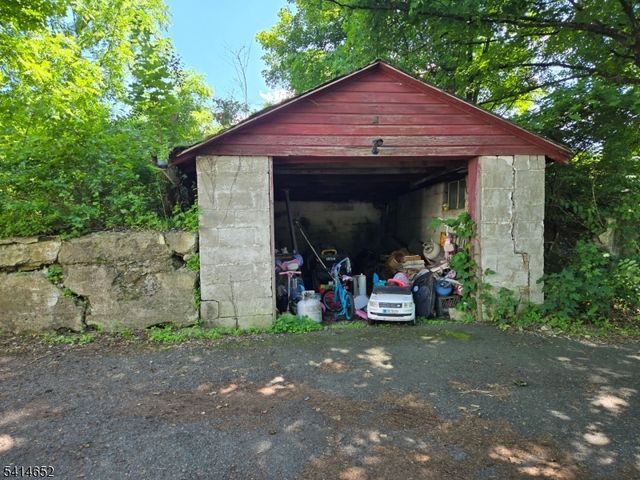 172 Maple Rd, Franklin Boro, NJ 07416