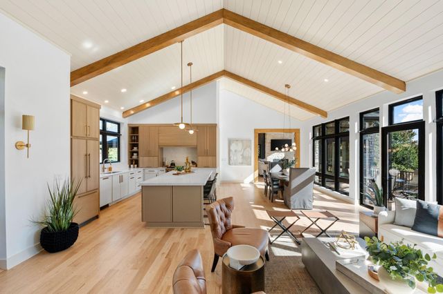 2040 Edgcumbe Road, Saint Paul, MN 55116