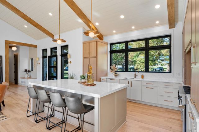 2040 Edgcumbe Road, Saint Paul, MN 55116