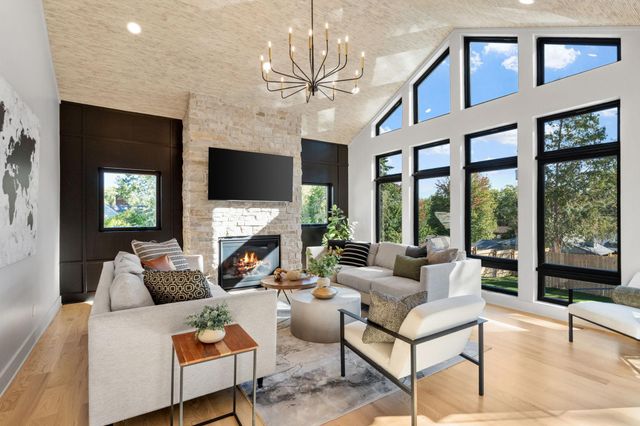 2040 Edgcumbe Road, Saint Paul, MN 55116