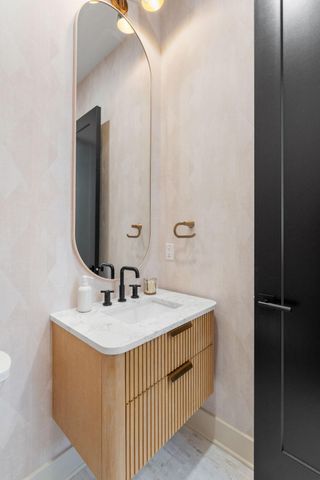 2040 Edgcumbe Road, Saint Paul, MN 55116