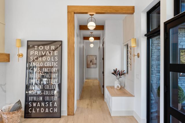 2040 Edgcumbe Road, Saint Paul, MN 55116