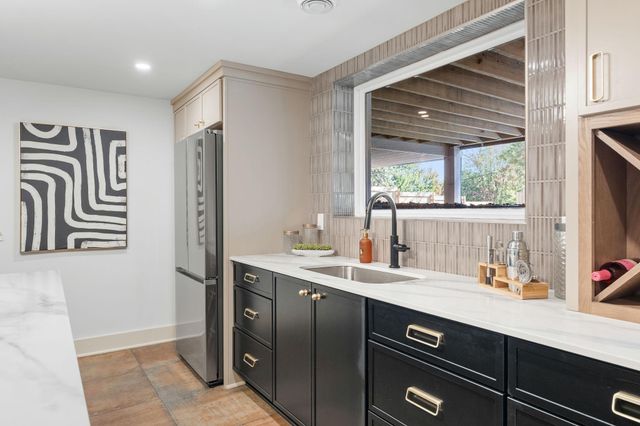 2040 Edgcumbe Road, Saint Paul, MN 55116