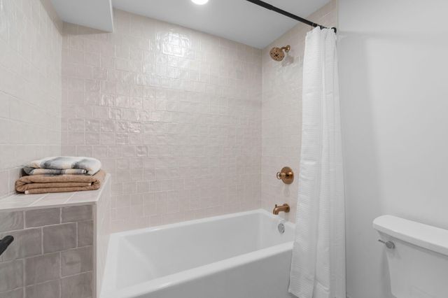 2040 Edgcumbe Road, Saint Paul, MN 55116