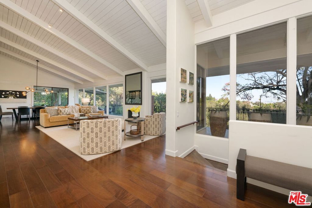 204 Ashdale Place, Los Angeles, CA 90049 — photo 2