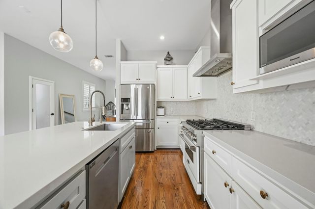 158 Vieux Carre Drive, Houston, TX 77009