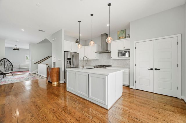 158 Vieux Carre Drive, Houston, TX 77009