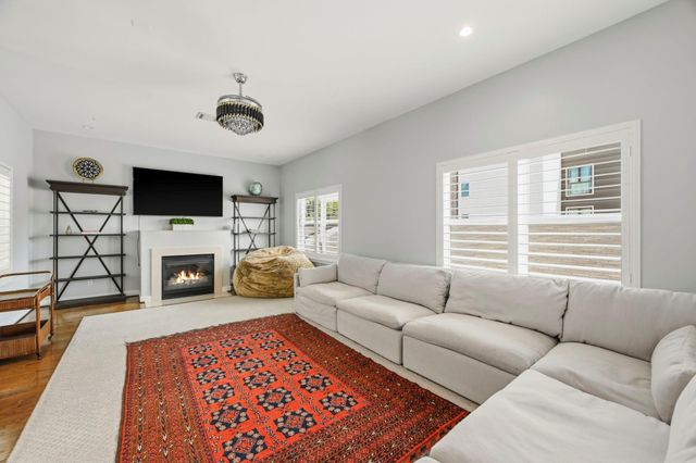 158 Vieux Carre Drive, Houston, TX 77009
