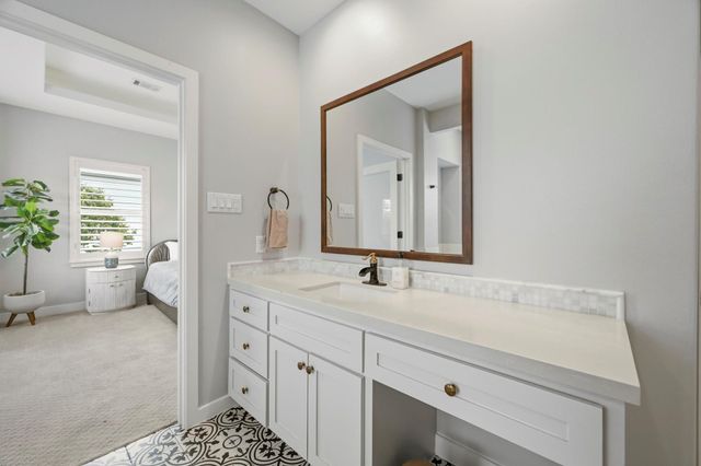 158 Vieux Carre Drive, Houston, TX 77009