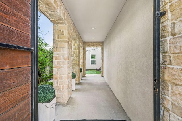 158 Vieux Carre Drive, Houston, TX 77009