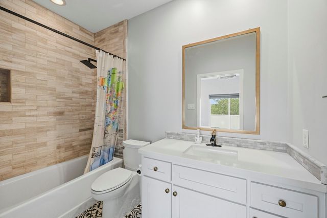 158 Vieux Carre Drive, Houston, TX 77009