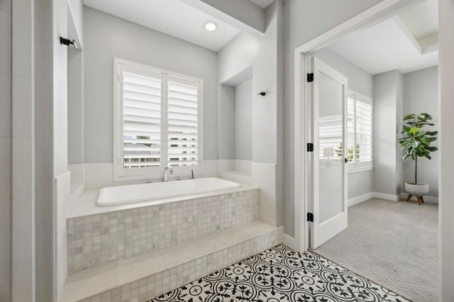158 Vieux Carre Drive, Houston, TX 77009