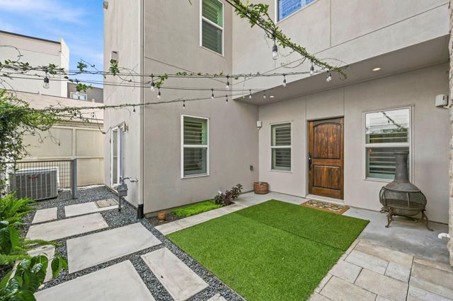 158 Vieux Carre Drive, Houston, TX 77009