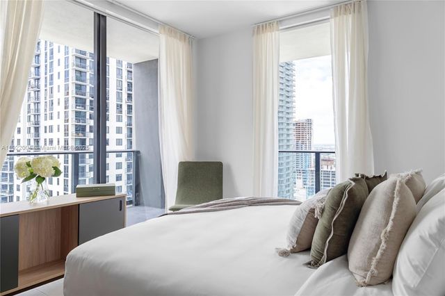 159 NE 6th St 3002, Miami, FL 33132