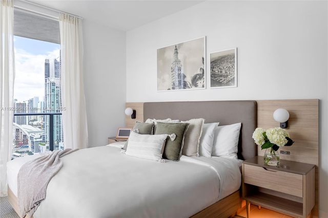 159 NE 6th St 3002, Miami, FL 33132