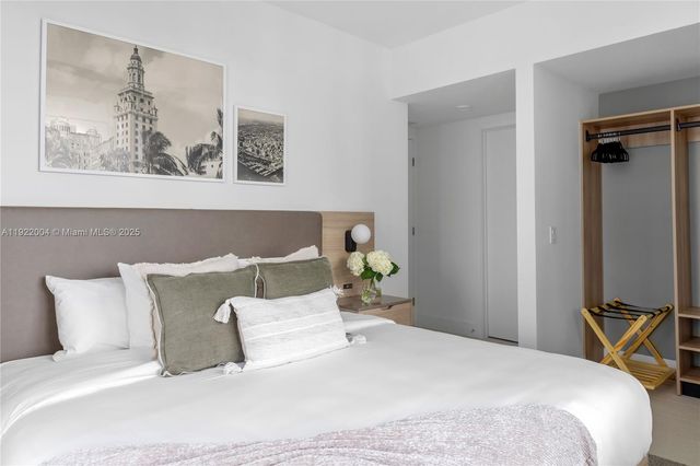 159 NE 6th St 3002, Miami, FL 33132