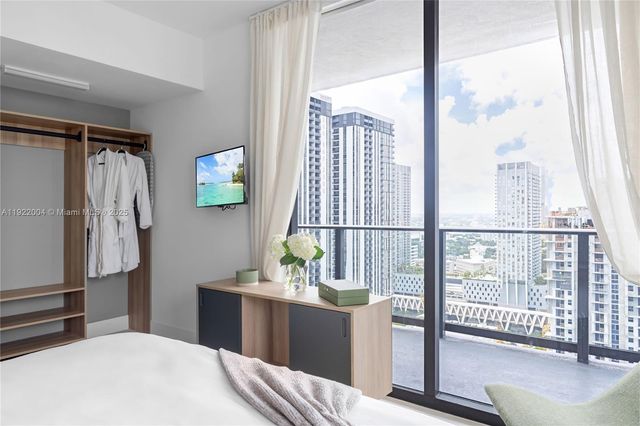 159 NE 6th St 3002, Miami, FL 33132