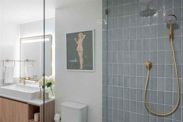 159 NE 6th St 3002, Miami, FL 33132