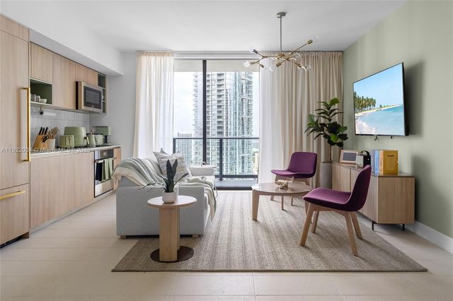 159 NE 6th St 3002, Miami, FL 33132