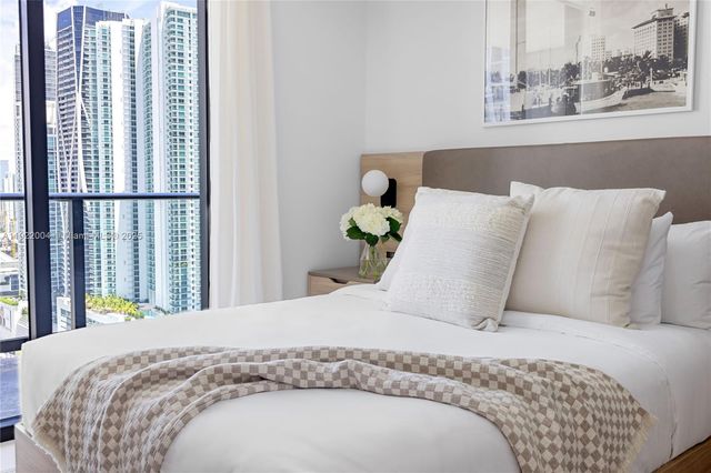 159 NE 6th St 3002, Miami, FL 33132