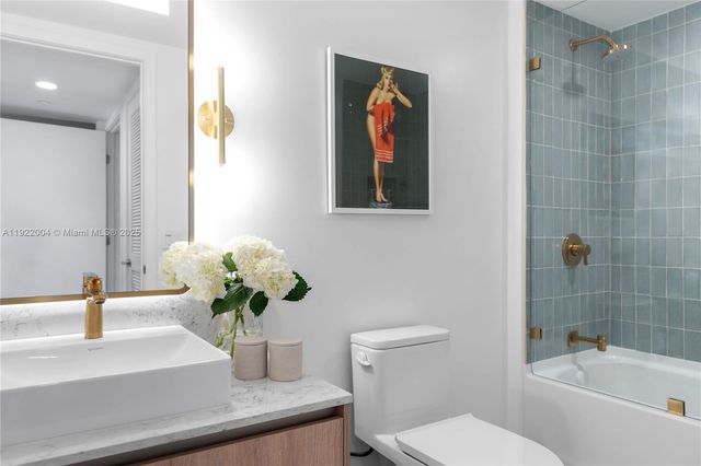 159 NE 6th St 3002, Miami, FL 33132