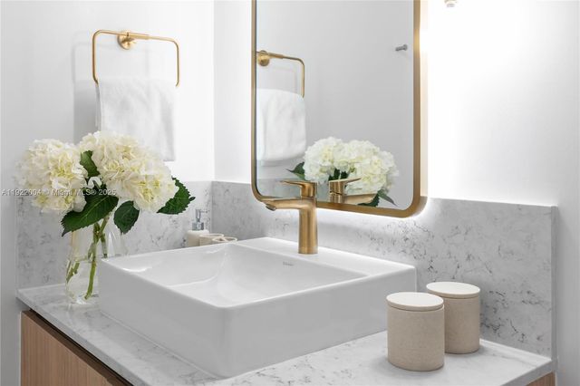 159 NE 6th St 3002, Miami, FL 33132