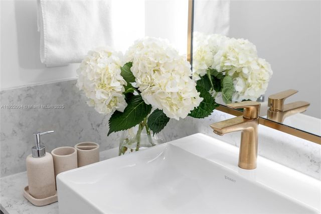 159 NE 6th St 3002, Miami, FL 33132