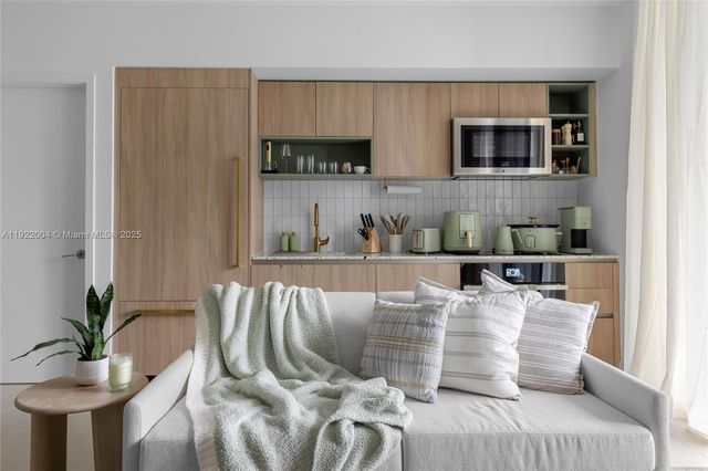 159 NE 6th St 3002, Miami, FL 33132