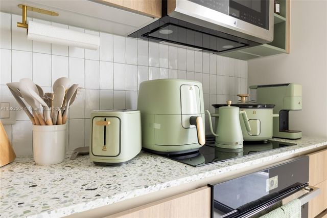 159 NE 6th St 3002, Miami, FL 33132