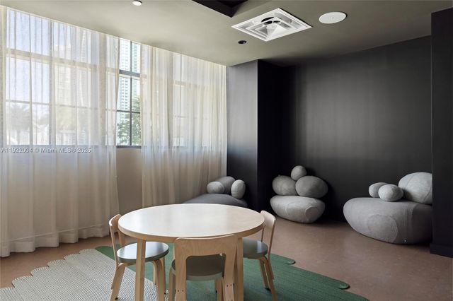 159 NE 6th St 3002, Miami, FL 33132