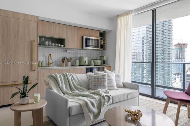 159 NE 6th St 3002, Miami, FL 33132