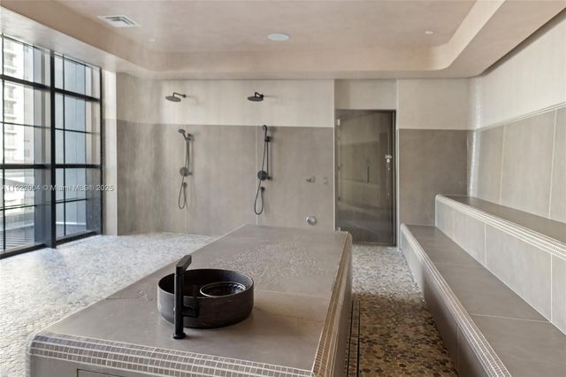 159 NE 6th St 3002, Miami, FL 33132