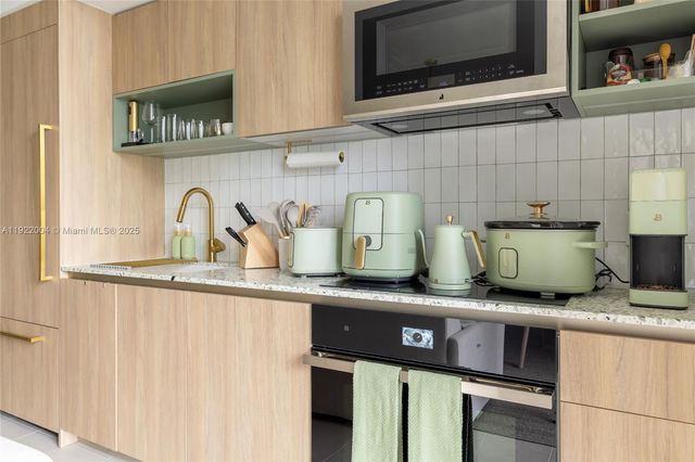 159 NE 6th St 3002, Miami, FL 33132