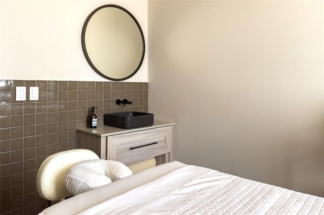 159 NE 6th St 3002, Miami, FL 33132