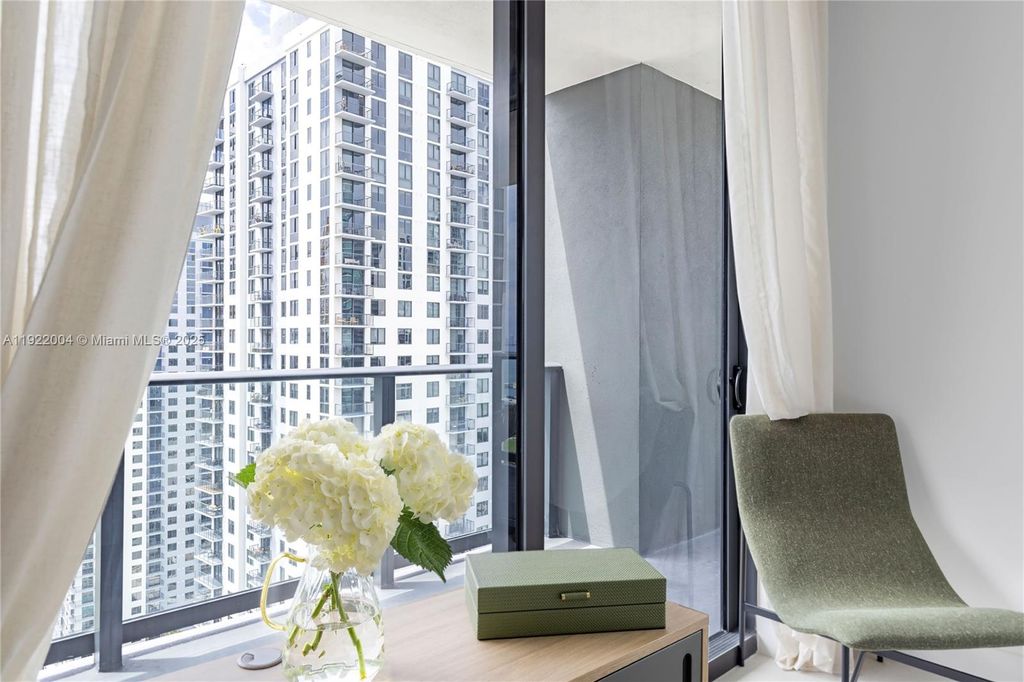 159 NE 6th St 3002, Miami, FL 33132